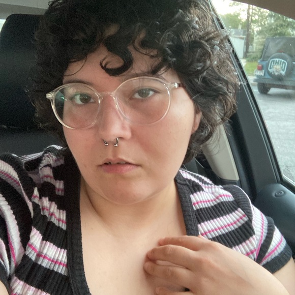 Meet your Posher, Tina! - Picture 5 of 5